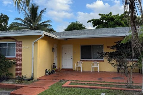 Propiedad comercial en alquiler en Fort Lauderdale, Florida, 206.8 m2 № 1951130 - foto 1