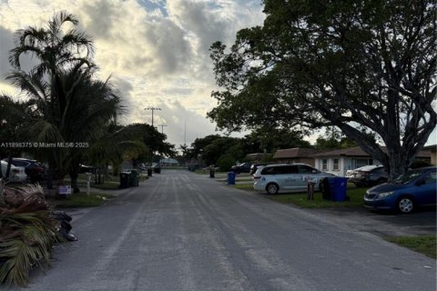 Propiedad comercial en alquiler en Fort Lauderdale, Florida, 206.8 m2 № 1951130 - foto 7