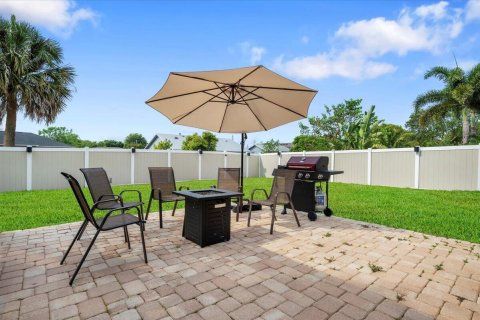House in Port St. Lucie, Florida 4 bedrooms, 200.48 sq.m. № 2391969 - photo 24