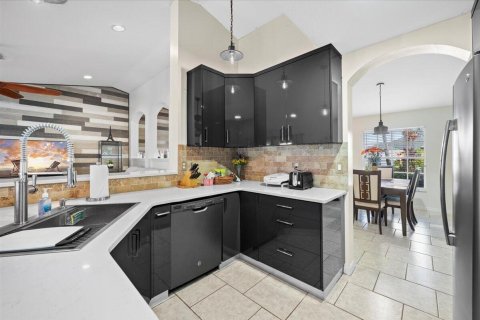 House in Port St. Lucie, Florida 4 bedrooms, 200.48 sq.m. № 2391969 - photo 8