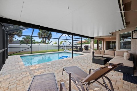 House in Port St. Lucie, Florida 4 bedrooms, 200.48 sq.m. № 2391969 - photo 22