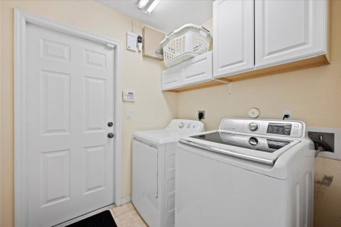 House in Port St. Lucie, Florida 4 bedrooms, 200.48 sq.m. № 2391969 - photo 21
