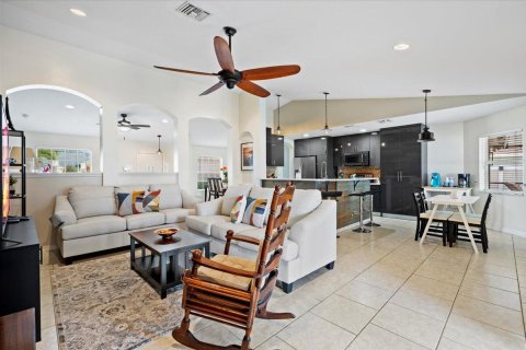 House in Port St. Lucie, Florida 4 bedrooms, 200.48 sq.m. № 2391969 - photo 4