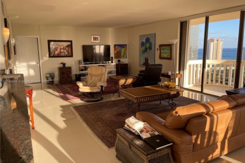 Condo in Aventura, Florida, 2 bedrooms  № 1716110 - photo 8