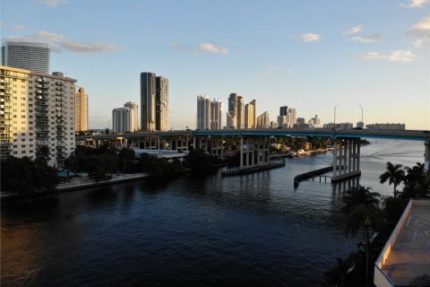 Condo in Aventura, Florida, 2 bedrooms  № 1716110 - photo 10