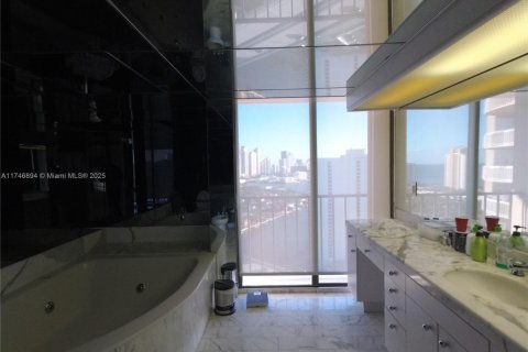 Condo in Aventura, Florida, 2 bedrooms  № 1716110 - photo 27