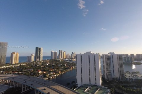 Condo in Aventura, Florida, 2 bedrooms  № 1716110 - photo 9