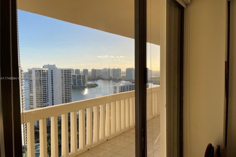Condo in Aventura, Florida, 2 bedrooms  № 1716110 - photo 12