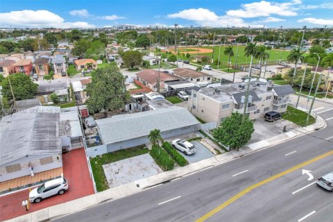 Villa ou maison à vendre à Hialeah, Floride: 4 chambres, 169.64 m2 № 2146445 - photo 14