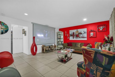 Villa ou maison à vendre à Hialeah, Floride: 4 chambres, 169.64 m2 № 2146445 - photo 19
