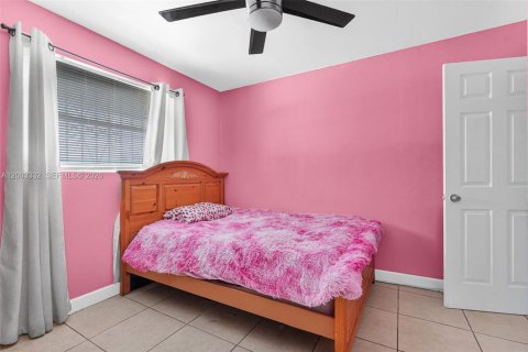 Villa ou maison à vendre à Hialeah, Floride: 4 chambres, 169.64 m2 № 2146445 - photo 28