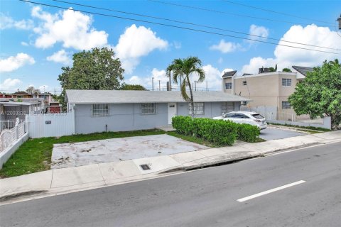 Villa ou maison à vendre à Hialeah, Floride: 4 chambres, 169.64 m2 № 2146445 - photo 18