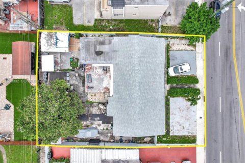 Villa ou maison à vendre à Hialeah, Floride: 4 chambres, 169.64 m2 № 2146445 - photo 15