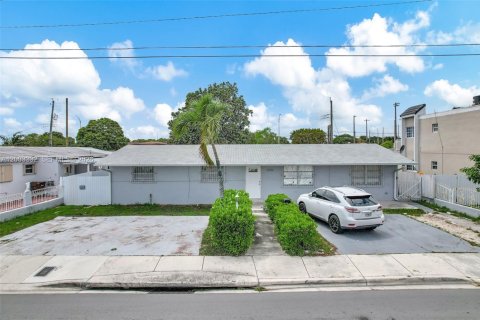 Villa ou maison à vendre à Hialeah, Floride: 4 chambres, 169.64 m2 № 2146445 - photo 17