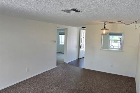 Condo in New Port Richey, Florida, 2 bedrooms  № 1846511 - photo 17