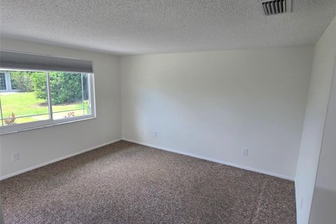 Condo in New Port Richey, Florida, 2 bedrooms  № 1846511 - photo 12