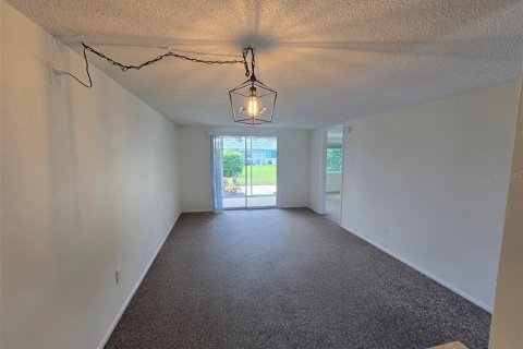 Condo in New Port Richey, Florida, 2 bedrooms  № 1846511 - photo 4