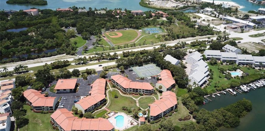 Condo in Tierra Verde, Florida, 2 bedrooms  № 1543760
