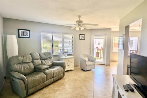Condo in Tierra Verde, Florida, 2 bedrooms  № 1543760 - photo 6
