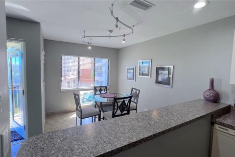 Condo in Tierra Verde, Florida, 2 bedrooms  № 1543760 - photo 12