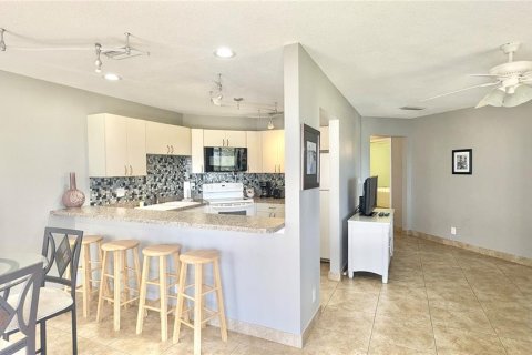 Condo in Tierra Verde, Florida, 2 bedrooms  № 1543760 - photo 14