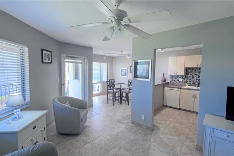 Condo in Tierra Verde, Florida, 2 bedrooms  № 1543760 - photo 8