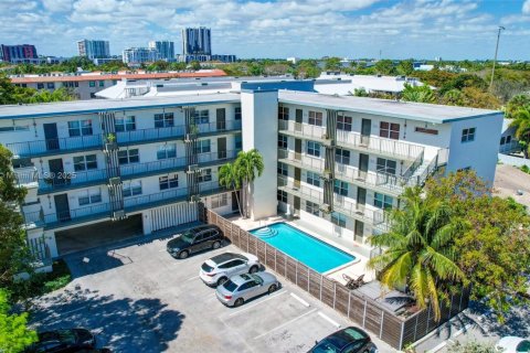 Condominio en venta en Fort Lauderdale, Florida, 2 dormitorios, 77.11 m2 № 1702244 - foto 1