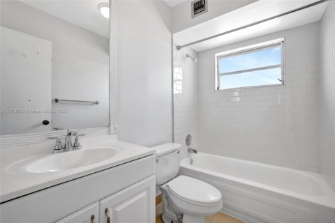 Condominio en venta en Fort Lauderdale, Florida, 2 dormitorios, 77.11 m2 № 1702244 - foto 15