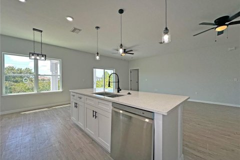 Villa ou maison à vendre à Port Charlotte, Floride: 4 chambres, 162.02 m2 № 2214709 - photo 7