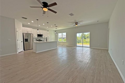 Villa ou maison à vendre à Port Charlotte, Floride: 4 chambres, 162.02 m2 № 2214709 - photo 5