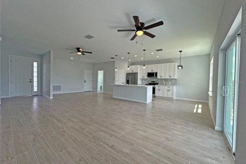 Villa ou maison à vendre à Port Charlotte, Floride: 4 chambres, 162.02 m2 № 2214709 - photo 4