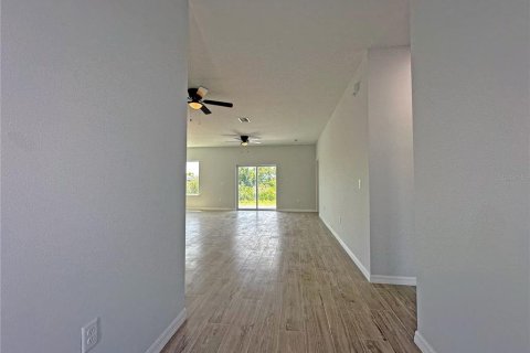 Villa ou maison à vendre à Port Charlotte, Floride: 4 chambres, 162.02 m2 № 2214709 - photo 3