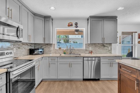 House in Miramar, Florida 5 bedrooms, 313.82 sq.m. № 2068371 - photo 22