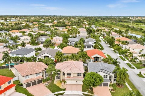 House in Miramar, Florida 5 bedrooms, 313.82 sq.m. № 2068371 - photo 2