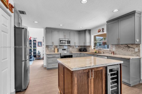 House in Miramar, Florida 5 bedrooms, 313.82 sq.m. № 2068371 - photo 18