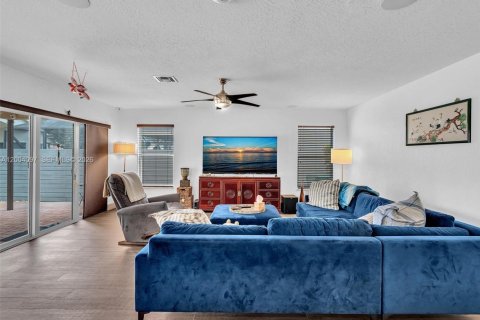 House in Miramar, Florida 5 bedrooms, 313.82 sq.m. № 2068371 - photo 15