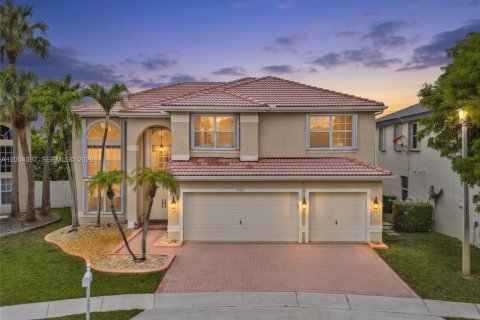 House in Miramar, Florida 5 bedrooms, 313.82 sq.m. № 2068371