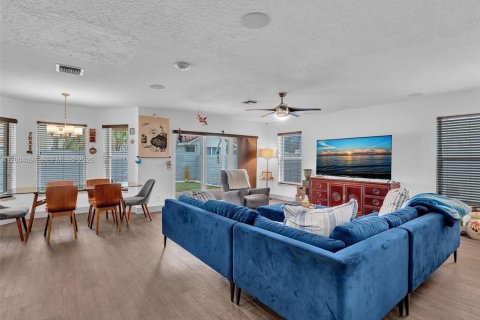 House in Miramar, Florida 5 bedrooms, 313.82 sq.m. № 2068371 - photo 14