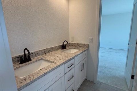 House in Punta Gorda, Florida 5 bedrooms, 249.54 sq.m. № 2197122 - photo 11