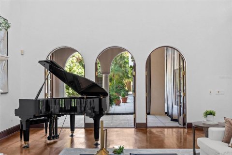 Villa ou maison à vendre à Tampa, Floride: 4 chambres, 550.91 m2 № 2223359 - photo 7