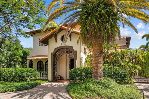 Villa ou maison à vendre à Tampa, Floride: 4 chambres, 550.91 m2 № 2223359 - photo 2