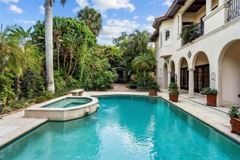 Villa ou maison à vendre à Tampa, Floride: 4 chambres, 550.91 m2 № 2223359 - photo 10