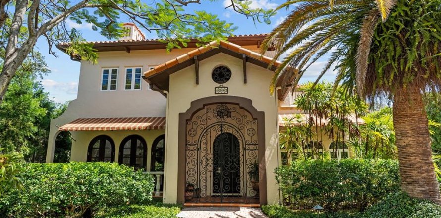Villa ou maison à Tampa, Floride 4 chambres, 550.91 m2 № 2223359
