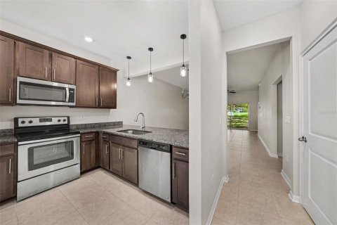 Touwnhouse à vendre à Wesley Chapel, Floride: 2 chambres, 146.88 m2 № 2095288 - photo 12