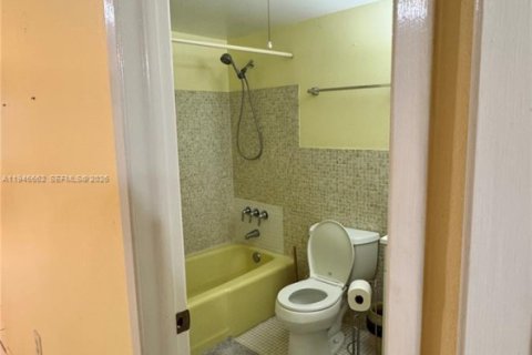 Condo in Miami Gardens, Florida, 1 bedroom  № 2003589 - photo 8