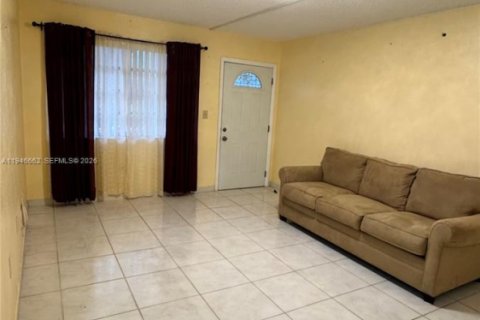 Condo in Miami Gardens, Florida, 1 bedroom  № 2003589 - photo 17