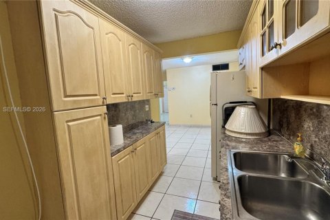 Condo in Miami Gardens, Florida, 1 bedroom  № 2003589 - photo 19