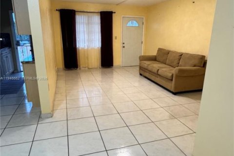 Condo in Miami Gardens, Florida, 1 bedroom  № 2003589 - photo 13