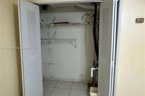 Condo in Miami Gardens, Florida, 1 bedroom  № 2003589 - photo 20