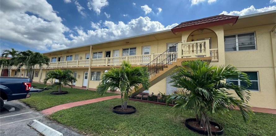 Condo in Miami Gardens, Florida, 1 bedroom  № 2003589
